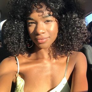 Meet your Posher, Deonna